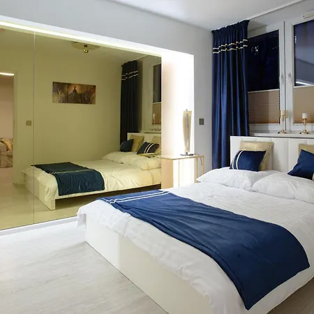 Golden Peacock - Grazynskiego 7 *