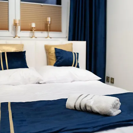 Golden Peacock - Grazynskiego 7 * Katowice