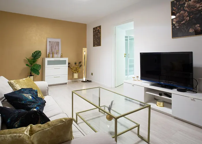 Golden Peacock - Grazynskiego 7