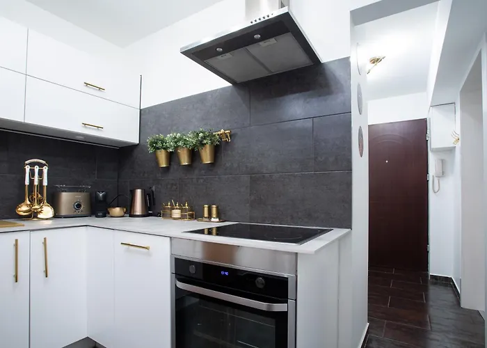 Golden Peacock - Grazynskiego 7